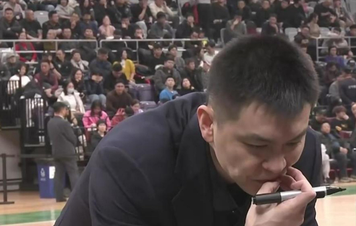 开云综合服务-18场比赛后，辽宁男篮为何输了10场？杨鸣变乖许多，昔日旧将复出|赵继伟|辽宁队|张陈治锋|山东男篮|李晓旭_新浪体育_新浪新闻