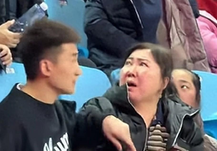 开云官方平台-郁闷！孙铭徽家人与安保冲突！布朗疯狂出手26次，决战三分打铁！