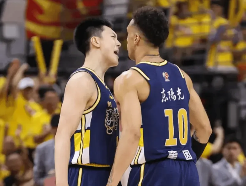 开云官方平台-全靠你们！广东仅3人得分上双，奎因胡明轩杜润旺合砍74分